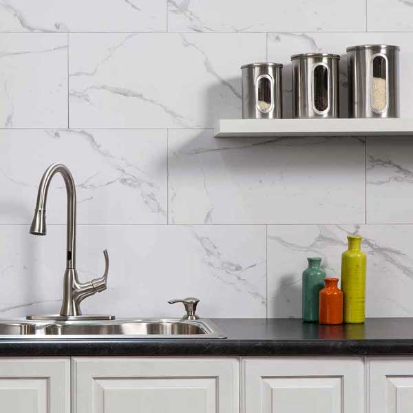 Palisade Wall Tile in Carrara Marble